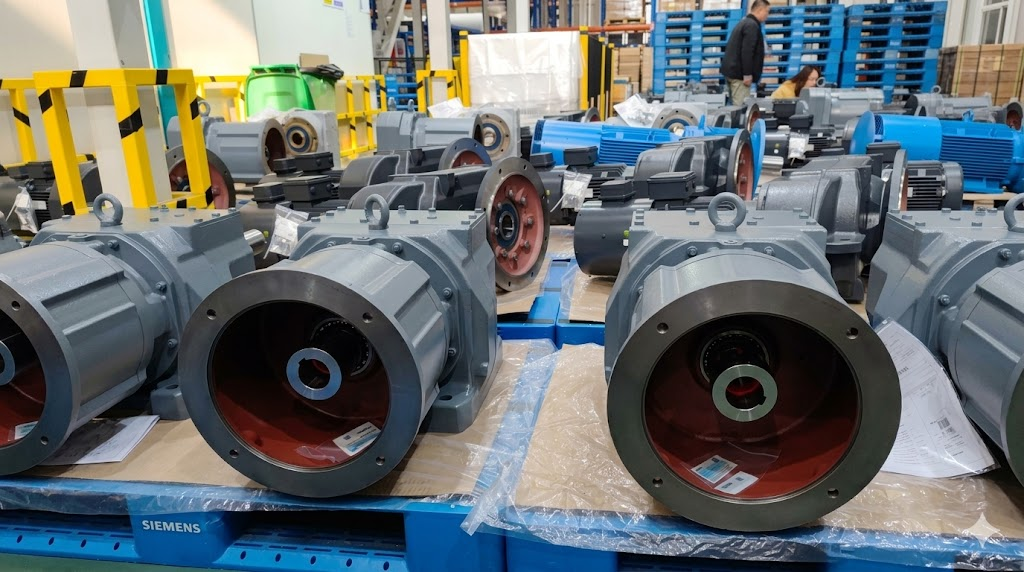 Loading area for industrial gearboxes exported globally by WE DRIVE